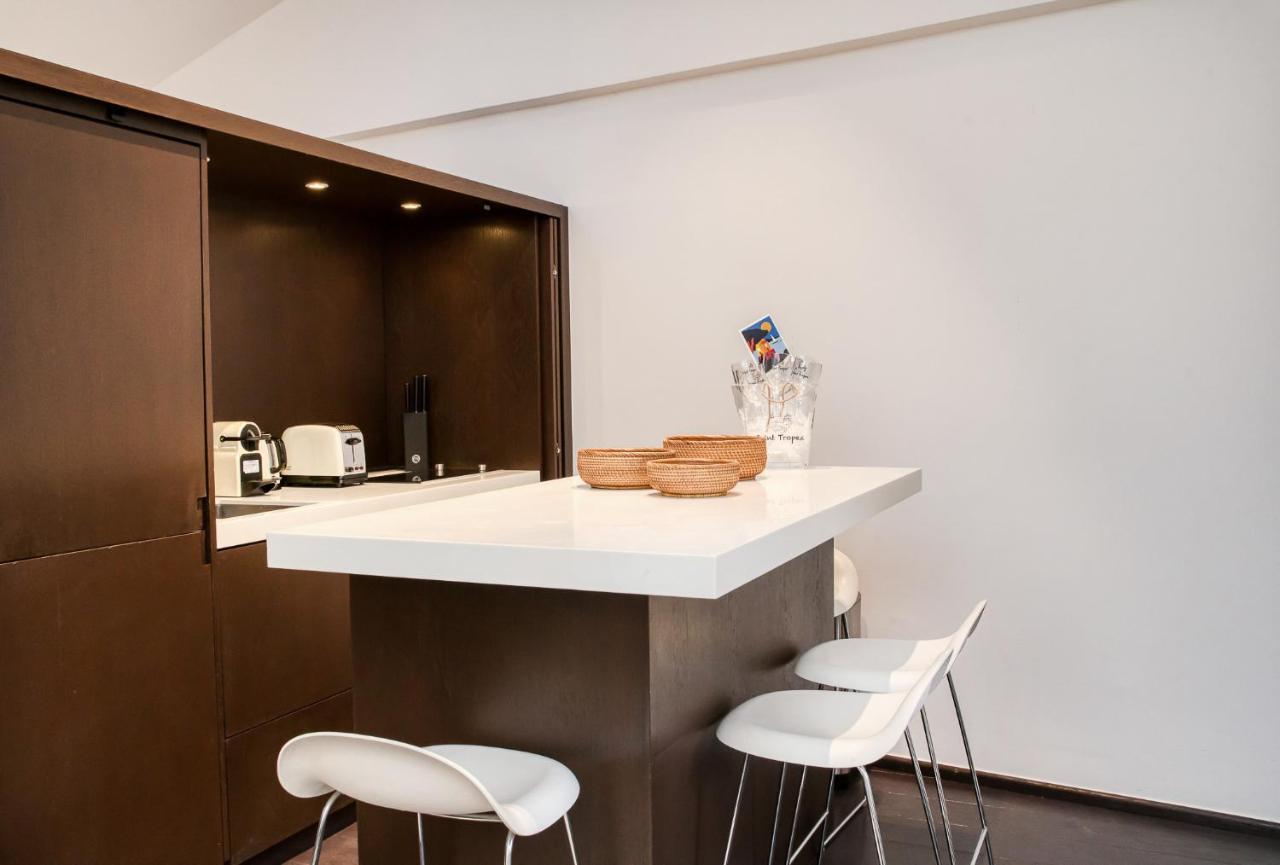 Appartement Place Des Lices Avec Parking 圣特罗佩 外观 照片