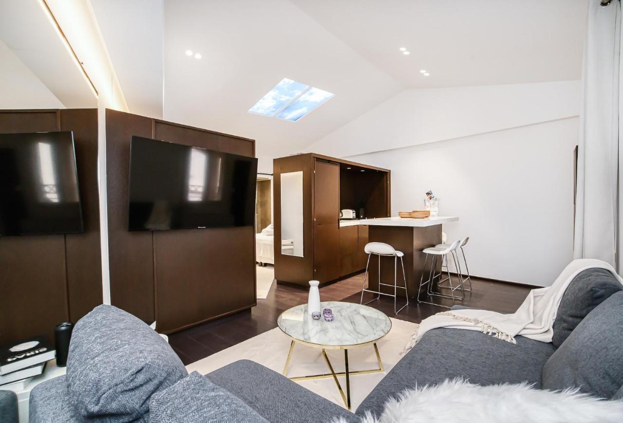 Appartement Place Des Lices Avec Parking 圣特罗佩 外观 照片