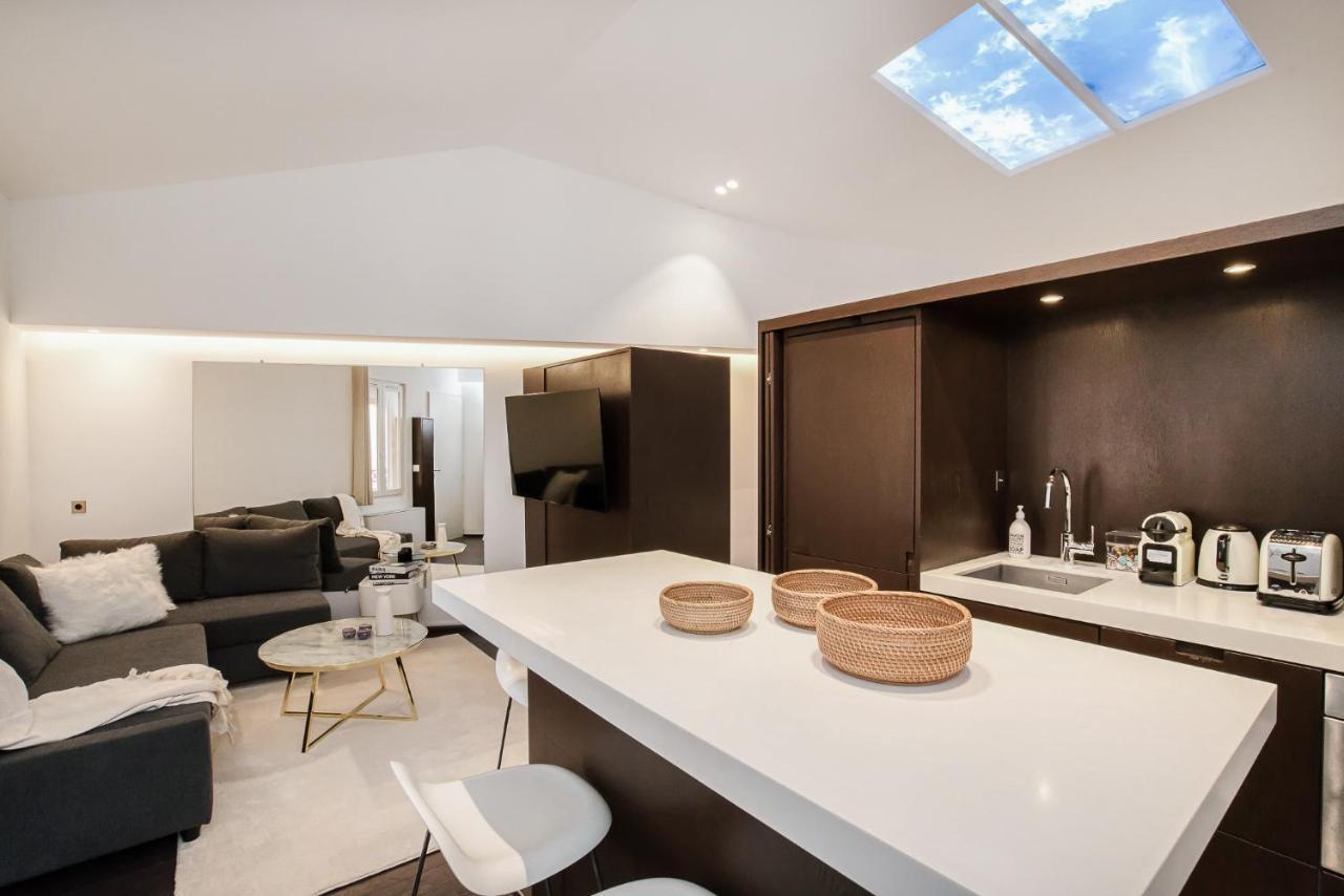 Appartement Place Des Lices Avec Parking 圣特罗佩 外观 照片